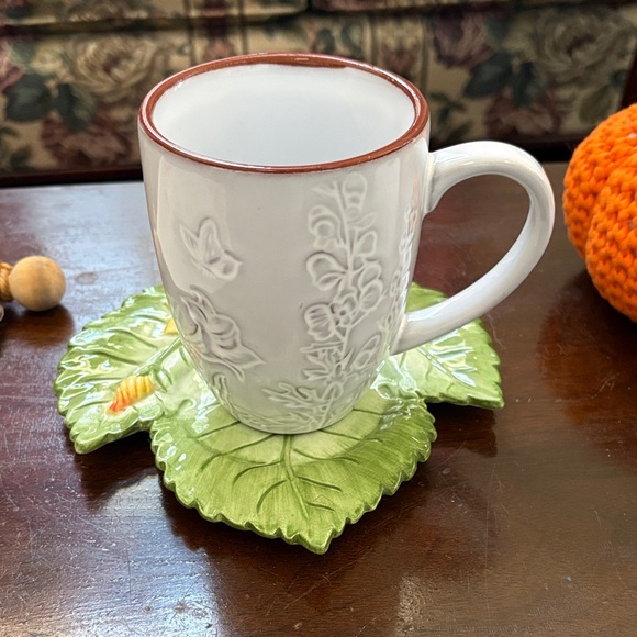 Fitz and Floyd White and Green Leaf-Shaped Ceramic Dish - Picture 4 of 4